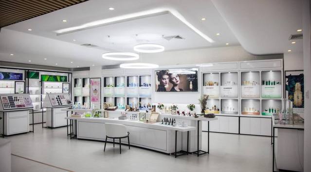 探秘国货匠心 广药薇星团队参访广药敬修堂护肤品研发工厂实录